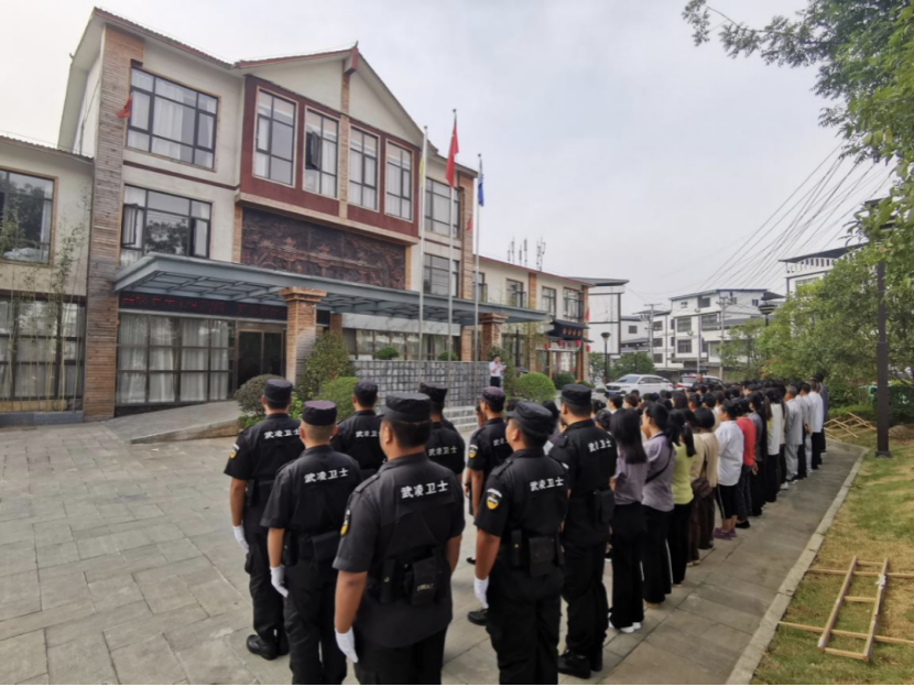 “八一”建军节双生源公司举行升旗仪式(图6)